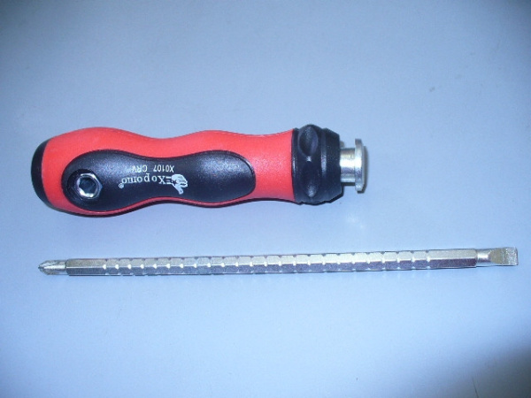 картинка Отвертка SL 4х110 с пласт.ручкой (перевертыш) /40 от магазина Компания+